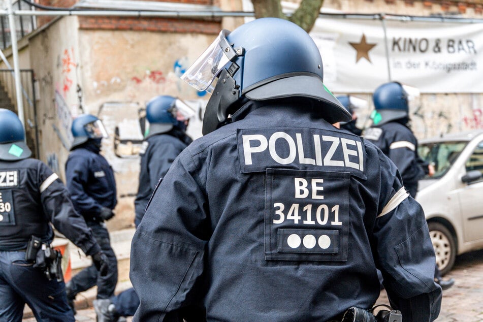 Die Polizei Sachsen bereitet sich auf die Proteste am 31. Oktober vor, unter anderem in Dresden. (Symbolbild)