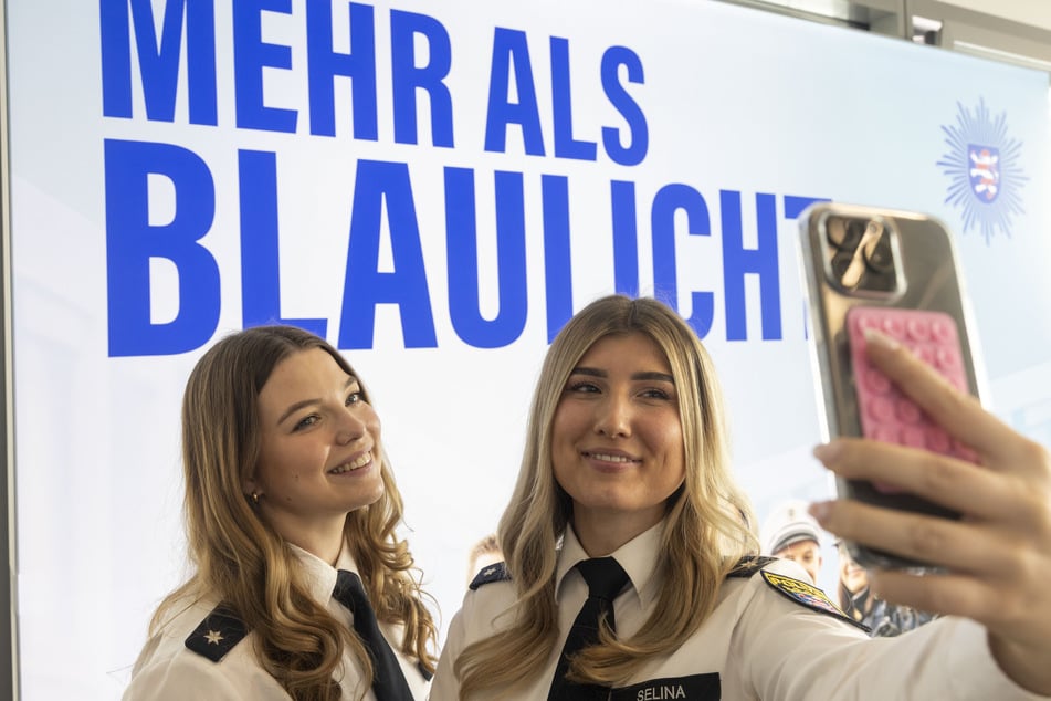 Paula (l.) gewährt auch viele private Einblicke.