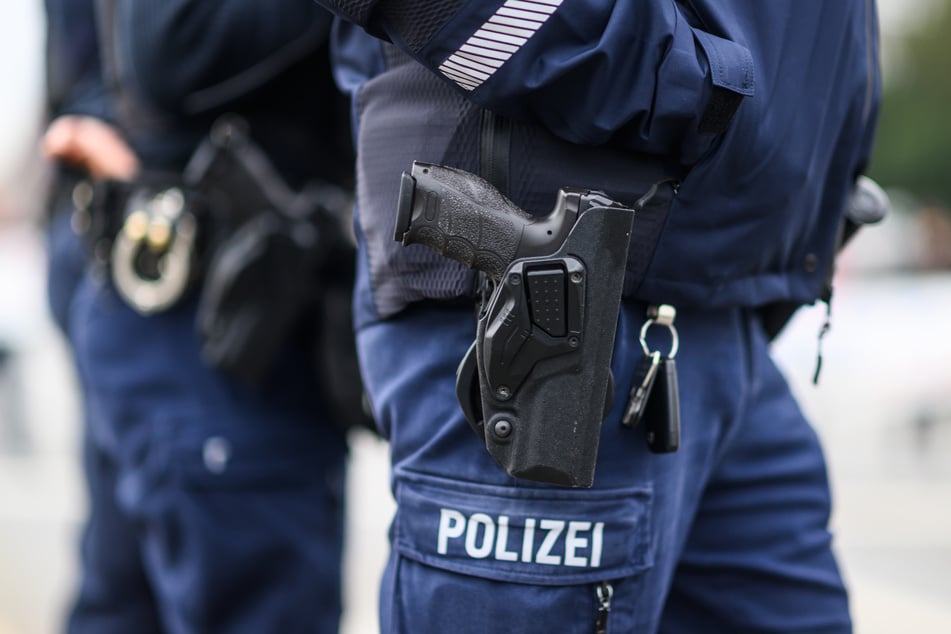 Polizisten suchten in Dresden-Pieschen nach einem angeblich vermissten Schüler (9). (Symbolbild)