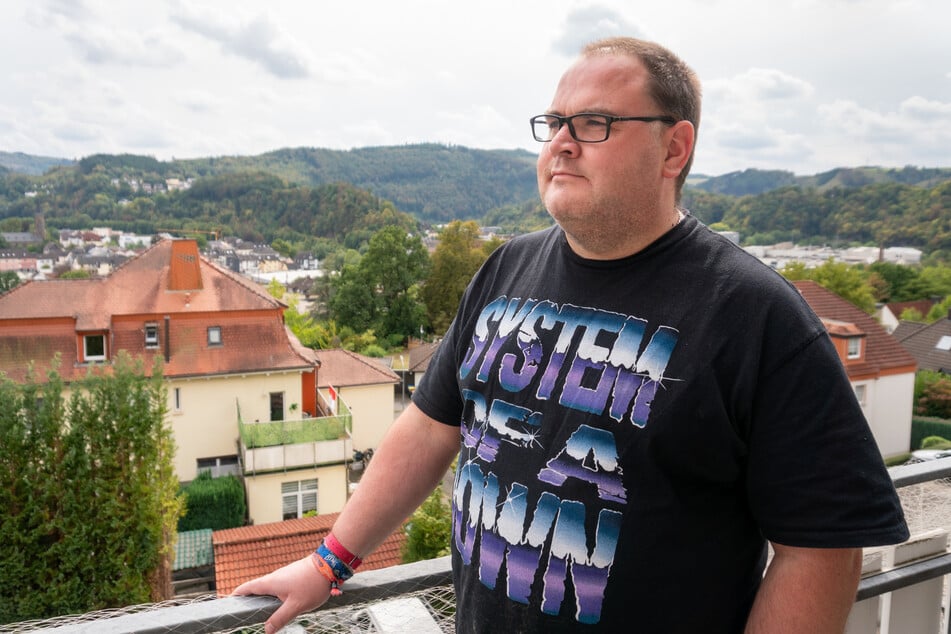 Nils (34) hat jahrelanges Mobbing hinter sich, leidet bis heute unter den Folgen.