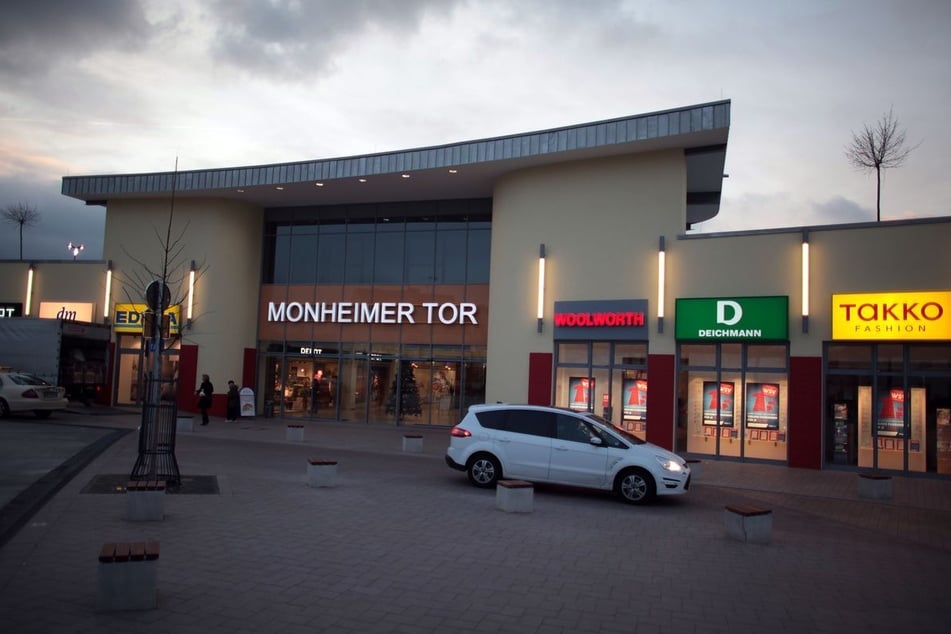 Der Vorfall ereignete sich am Dienstagnachmittag vor dem Shoppingcenter "Monheimer Tor".