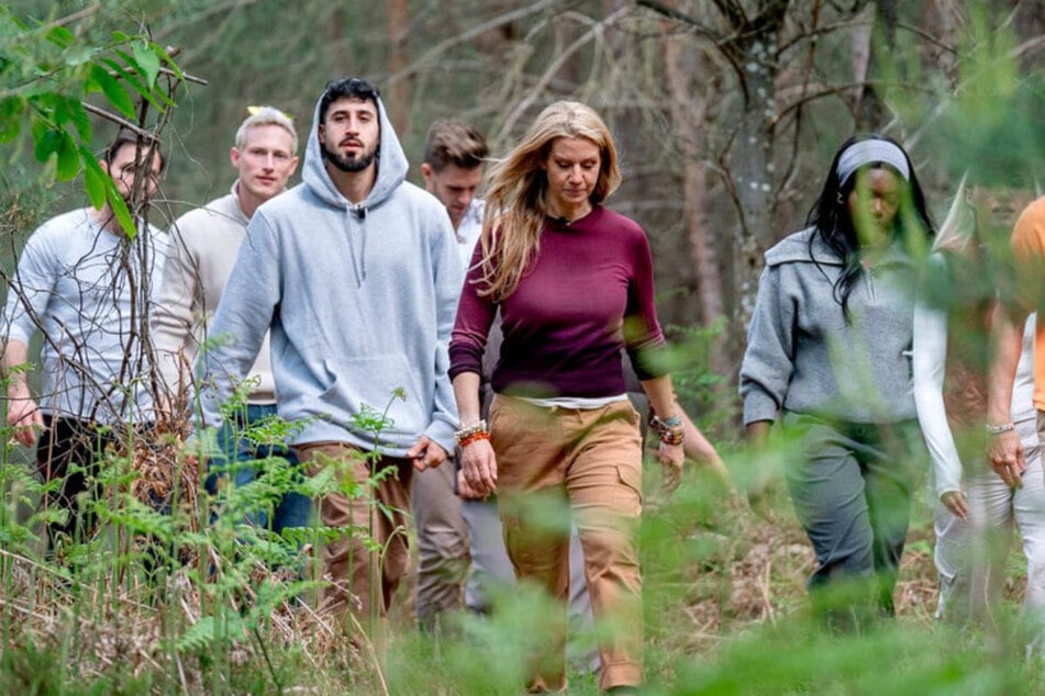 13 Teilnehmer kämpften zwölf Episoden lang um das Überleben der Dorfbewohner – oder um deren Vernichtung. In diesem Bild ist die geheimnisvolle dritte Bestie zu finden.