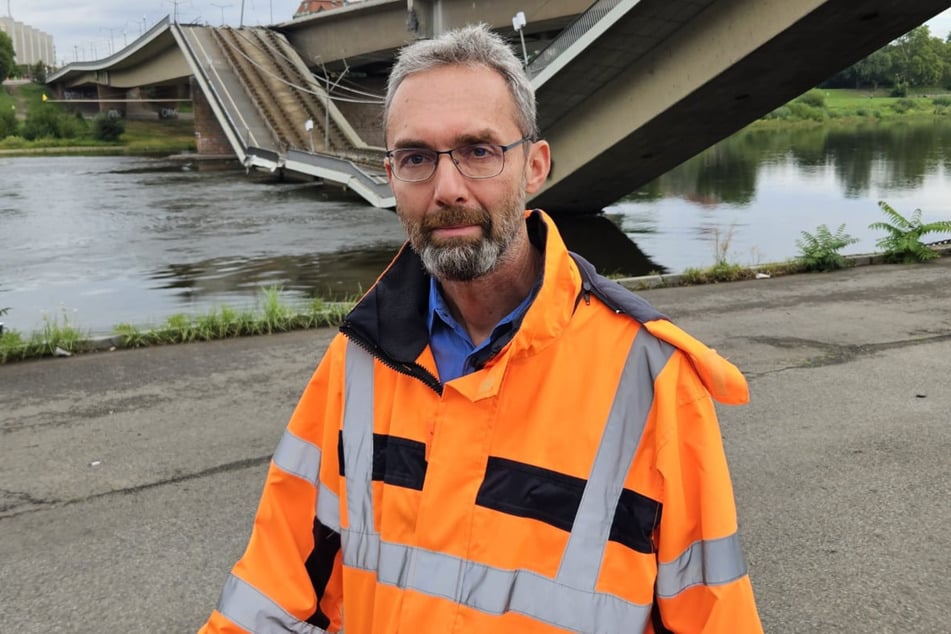 Äußerte zuerst die mögliche Rost-Erklärung: Holger Kalbe (54), städtischer Abteilungsleiter der Brücken- und Ingenieurbauwerke.