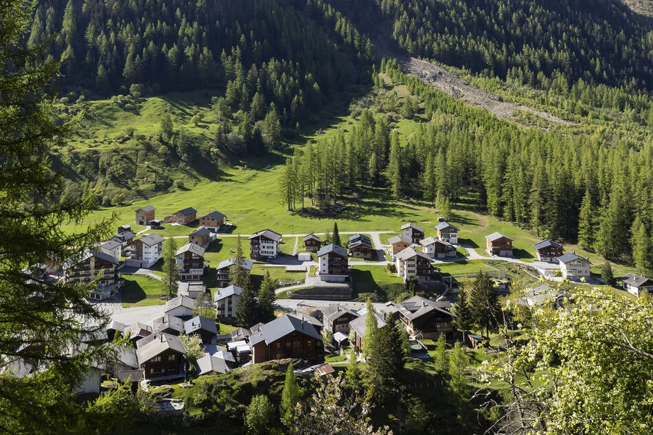 Der Teil des Dorfes Blatten im Lötschental, Wallis, Schweiz, der bereits am Samstagabend 17. Mai 2025 evakuiert wurde.