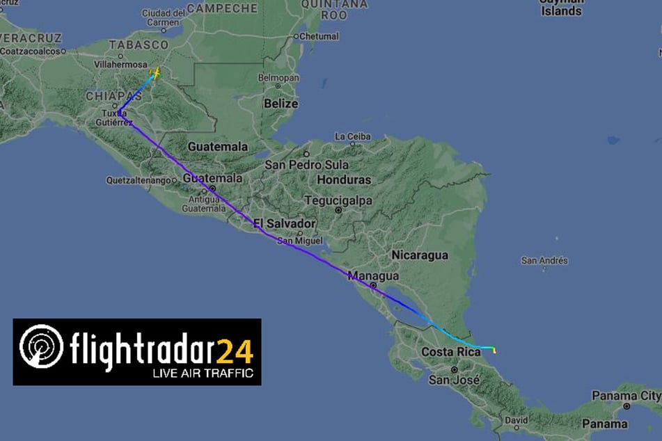 Flightradar24.com zeigt die Route des Flugzeuges auf dem Weg von Mexiko nach Puerto Limón an der Karibikküste von Costa Rica.