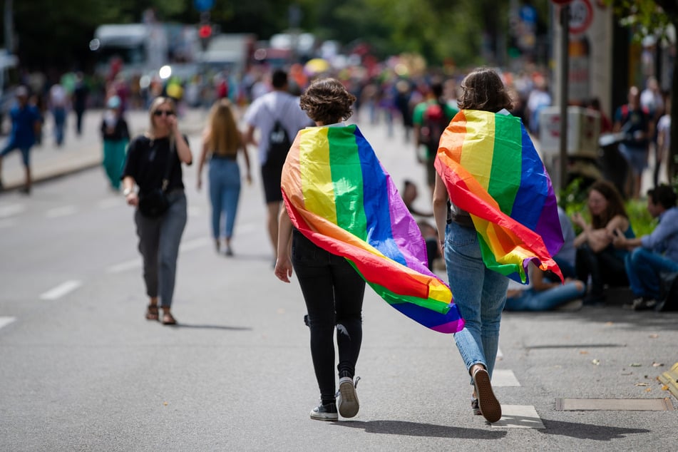 Viele Menschen gehen regelmäßig für mehr Toleranz und Vielfalt auf die Straße, doch der Anteil der Bevölkerung, der diese Veränderung nicht länger gutheißt, wächst allmählich an. (Symbolfoto)