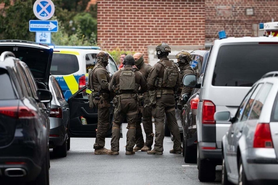 Nach einer Messerattacke im unterfränkischen Schollbrunn musste neben einem Großaufgebot der Polizei auch ein Spezialeinsatzkommando anrücken. (Symbolbild)