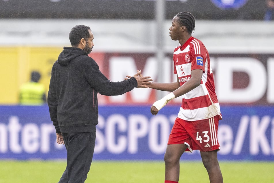 Manu (r.) schnupperte als Jungprofi in Düsseldorf Zweitliga-Luft, will diesen kleinen Erfahrungsschatz nutzen. (Archivfoto)