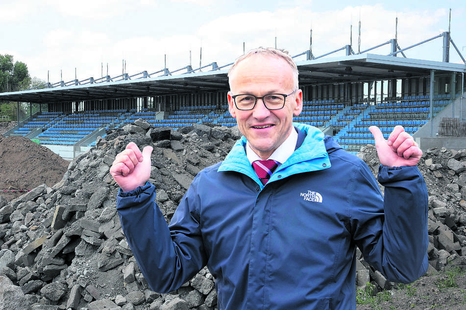 Sportbürgermeister Dr. Peter Lames (57) ist wild entschlossen, in Dresdens Sportstätten den Energieverbrauch senken.