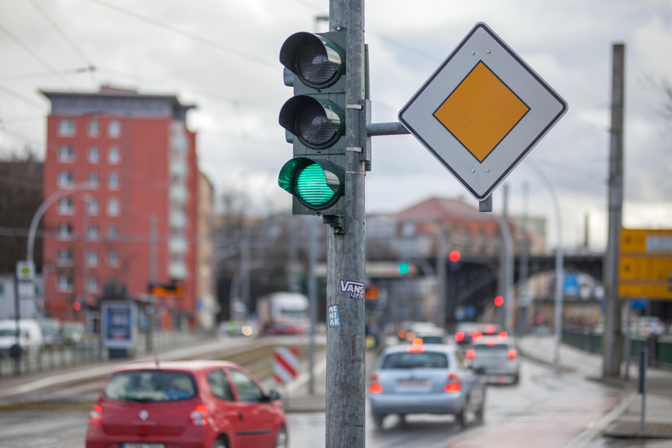 Grüne Welle per App: Ein Modellversuch zum Spritsparen läuft ab Monatsende in Chemnitz.