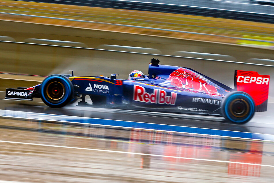 Mit dem Formel-1-Wagen bei 300 Kilometern pro Stunde über eine nasse Piste fahren? Schon mit 17 kein Problem für Max Verstappen (26). Beim Führerschein sah es etwas anders aus. (Archivbild)