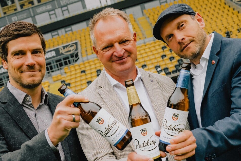 Maik Hägner (Senior Director Team Dynamo Dresden, Sportfive), Olaf Plaumann (Geschäftsführer Radeberger Exportbierbrauerei) und David Fischer (Geschäftsführer Kommunikation SG Dynamo Dresden).