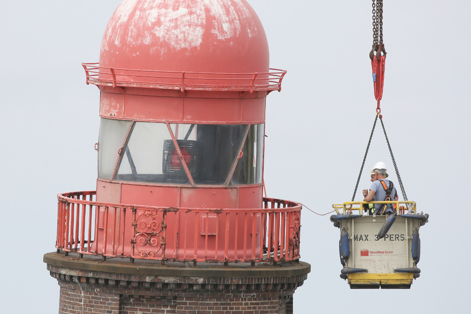 Schiefer Turm in Bremerhaven: Hochdruck-Strahl soll Kuppel lösen
