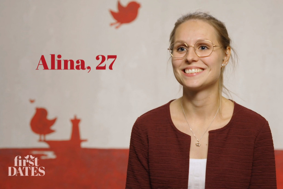 Alina (27) ist zunächst wenig begeistert von ihrem Date.