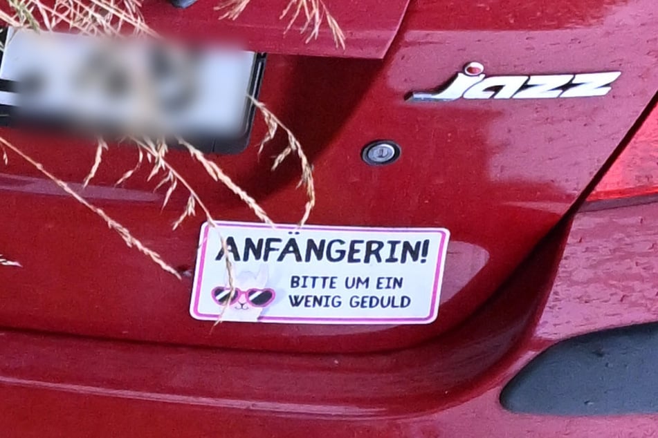 Bei der Fahrerin handelt es sich offenbar um eine Fahranfängerin.
