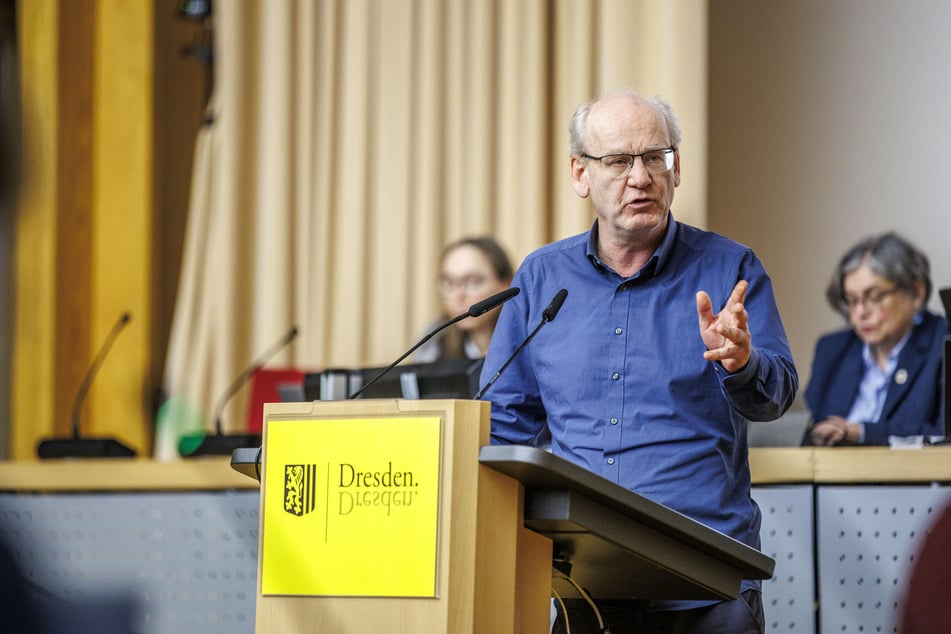 Stadtrat Johannes Lichdi (61, fraktionslos) will, dass die Stadt ihre Flughafen-Anteile loswird.