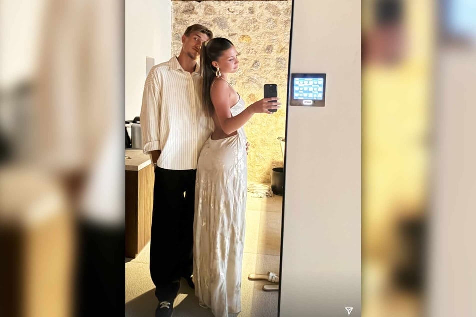 Tom Bischof (20) und Josefine Scholl (17) haben auf Instagram ihr Turtel-Geheimnis gelüftet.
