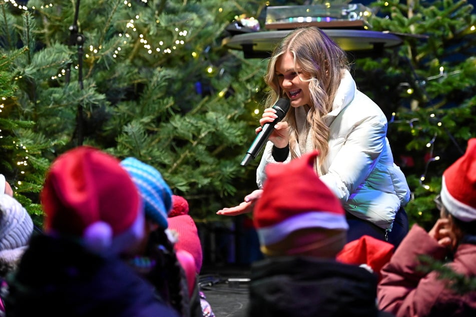 Linda Jung (26) hat gleich einen guten Draht zum jungen Publikum.