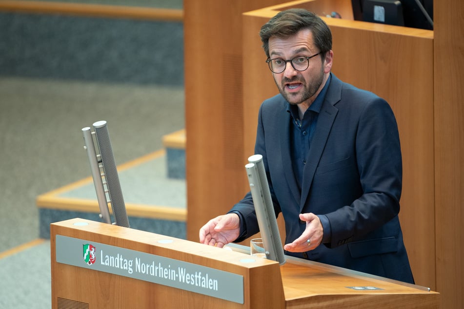 SPD-Fraktions- und Parteichef Thomas Kutschaty (53) kritisierte die nordrhein-westfälische Landesregierung am Montag scharf.