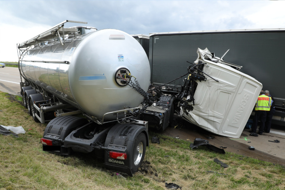 Möglicherweise hatte der Fahrer des Tanklastzuges das Stauende nicht rechtzeitig bemerkt.