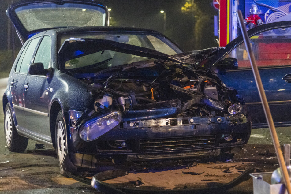 Das Auto der 85-Jährigen stieß auf der Kreuzung mit dem Löschfahrzeug zusammen.