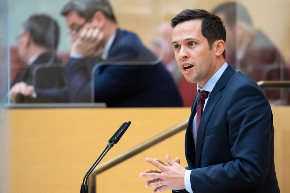 FDP-Fraktionschef Martin Hagen kritisiert den sogenannten Lockdown als "Akt der Verzweiflung".