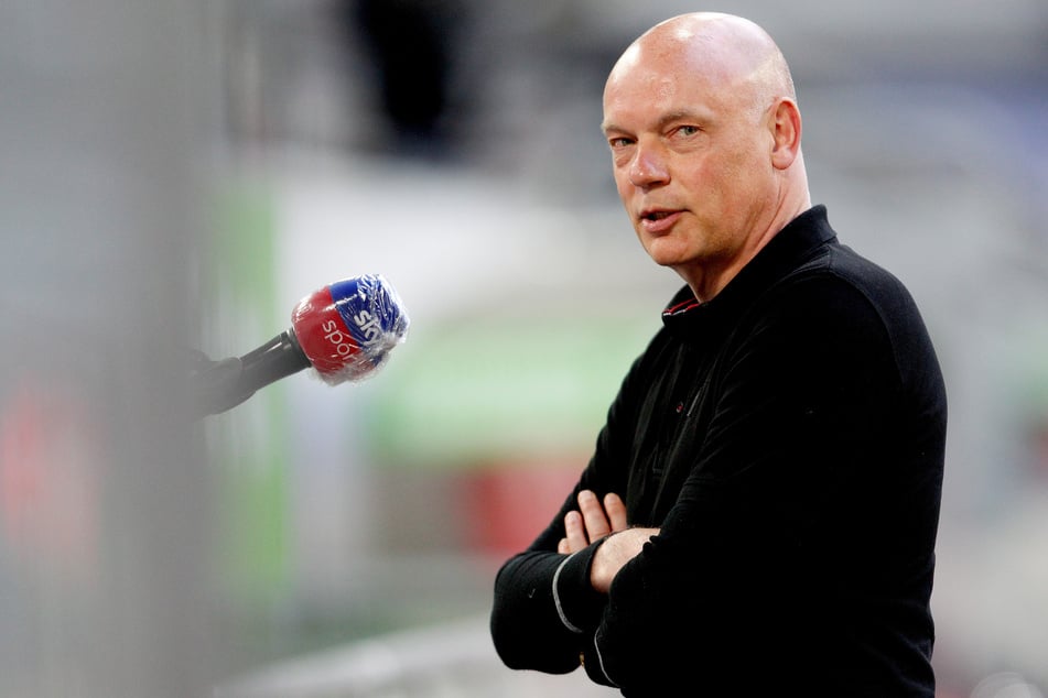 Uwe Rösler (56) sitzt ab Montag beim VfL Bochum auf der Trainerbank.