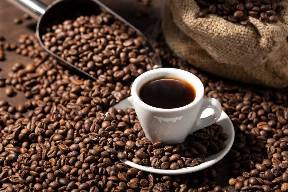 Wer Espresso in einer French Press machen will, braucht die passenden Kaffeebohnen dafür.
