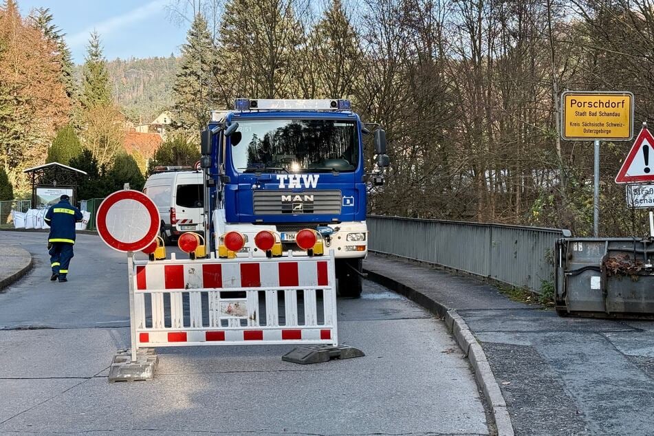 Die Straße nach Porschdorf (Gemeinde Bad Schandau) war zeitweise voll gesperrt.