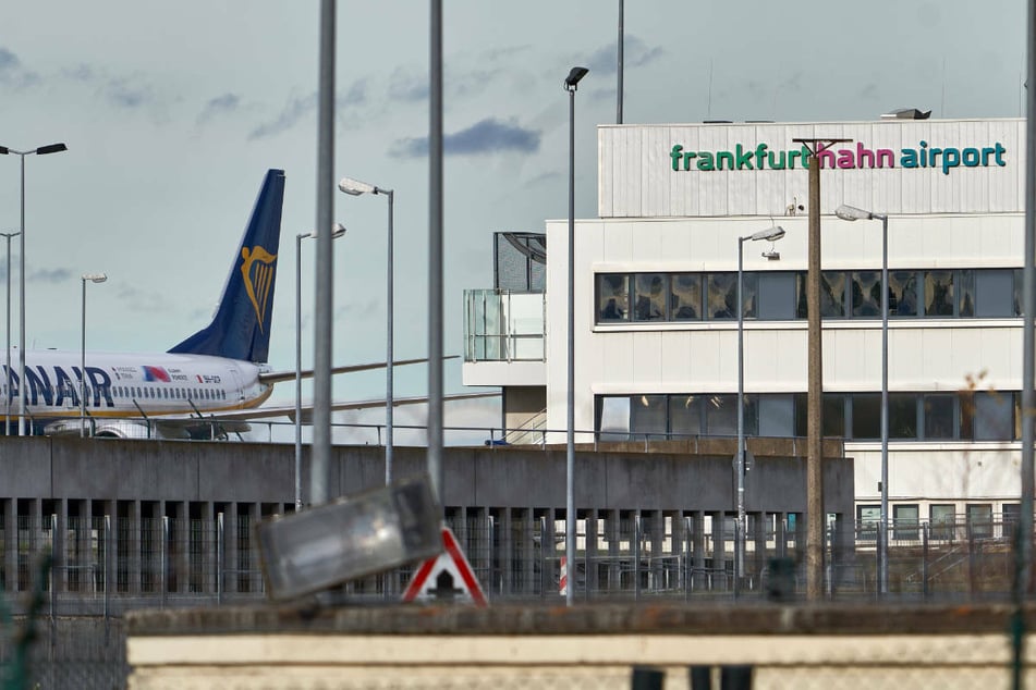 Haupteigentümer pleite: Belegschaft des Flughafens Hahn bangt um Jobs