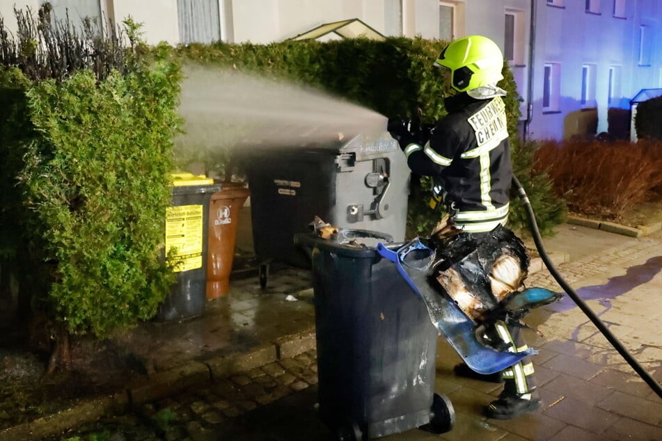 In Chemnitz brannte am Sonntagabend auf dem Sonnenberg eine Mülltonne.