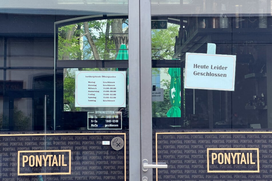 Bisher hängt an der Eingangstür nur ein "Heute leider geschlossen"-Schild.