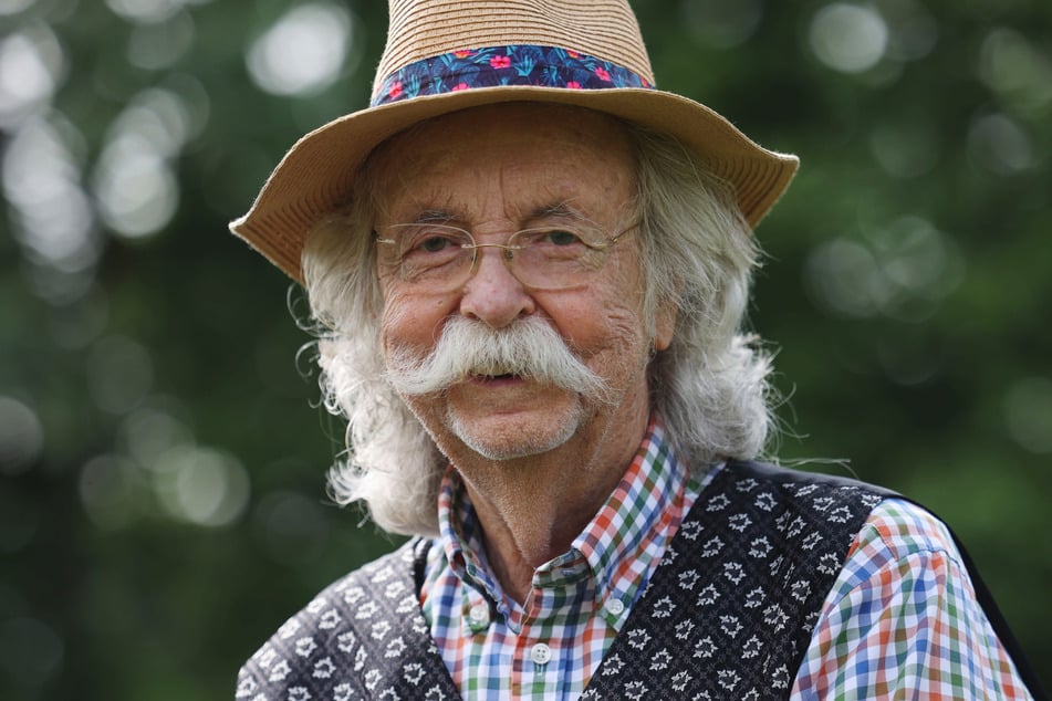 Jean Pütz (89) ist leidenschaftlicher Fan des Kölner Karnevals und lässt sich das jecke Treiben auch von seiner Gesundheit nicht verderben. (Archivfoto)