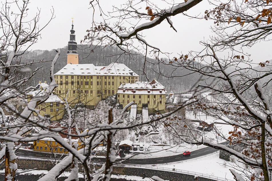 Schloss Weesenstein hat ab dem 12. April (kommender Montag) wieder geöffnet. Stand jetzt. Der schöne Park ist bereits jetzt zugänglich.