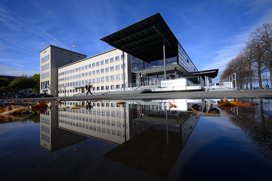 Im sächsischen Landtag ging es am Montag hart zur Sache. Vor der Enquete-Kommission berichteten Kommunalpolitiker als Sachverständige über die finanzielle Misere in Städten und Landkreisen.