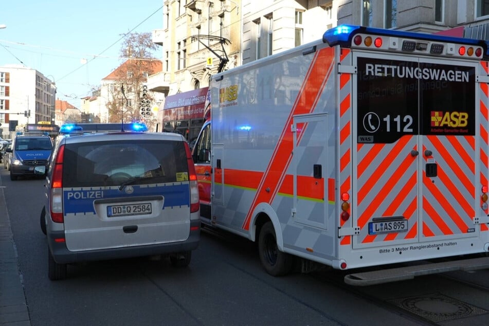 Polizei und Rettungsdienst am Mittwochvormittag auf der Georg-Schwarz-Straße: Dort war es zu einem Großeinsatz gekommen, weil Hinweisgeber den Einsturz der Straße gemeldet hatten.