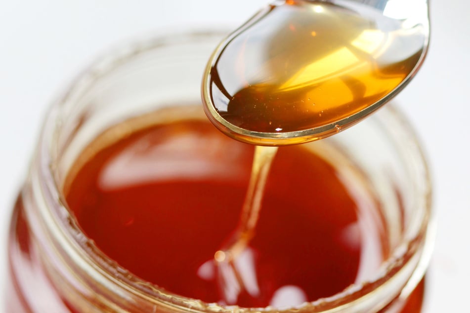 Ein Gespräch über Honig brach das Eis. (Symbolbild)