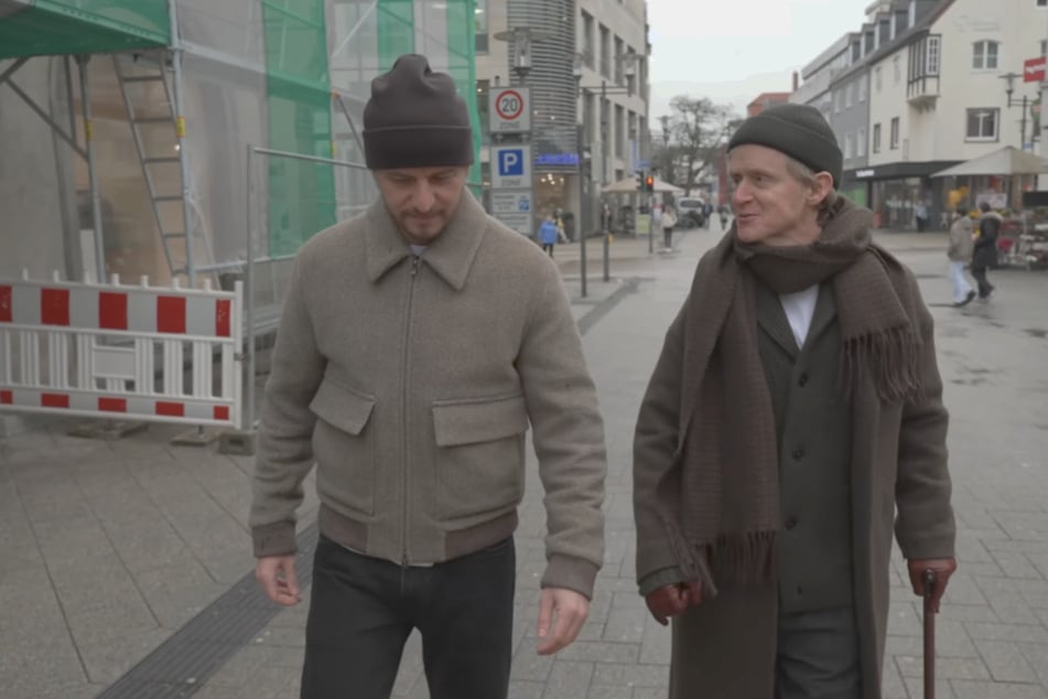 Zusammen mit Podcaster Tommi Schmitt schlenderte Pierre M. Krause in der neuen "Kurzstrecke" durch Detmold.