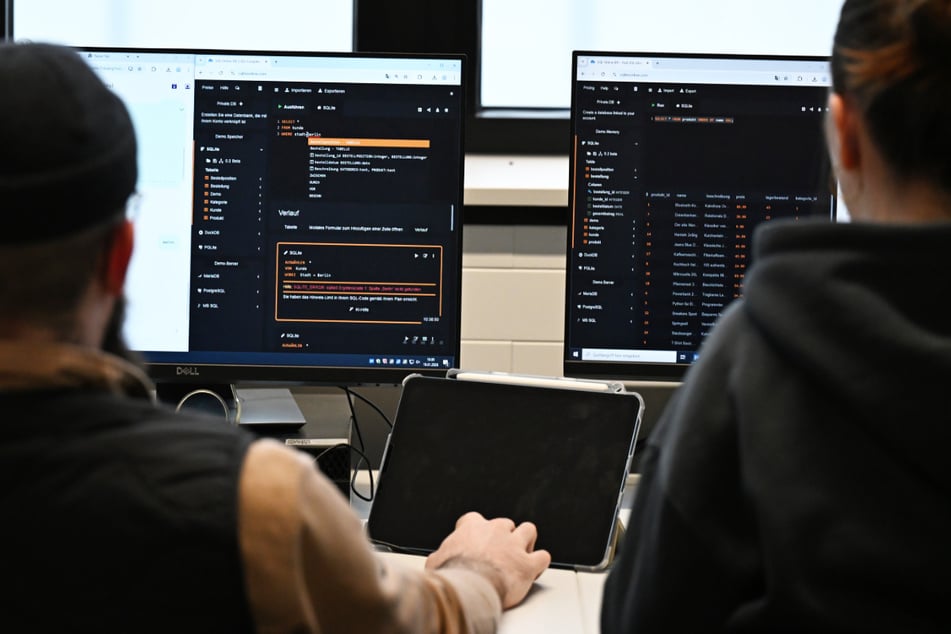 An hessischen Schulen steht für den Einsatz von Künstlicher Intelligenz unter anderem der KI-Chatbot "telli" zur Verfügung.