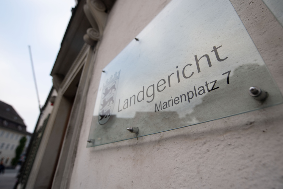 Mädchen (14) von drei Männern vergewaltigt! Jetzt spricht ihre Mutter: "Sie wollte es nicht"