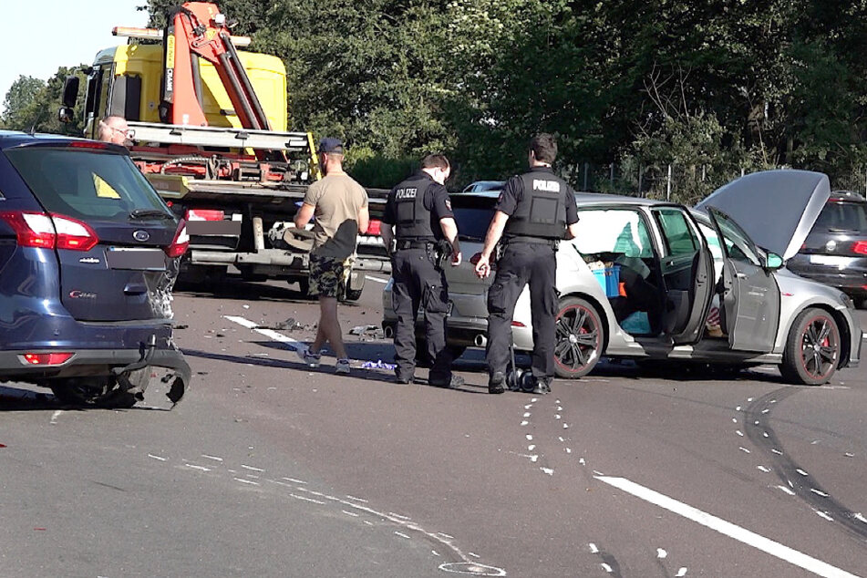 Die Fahrer konnten sich noch aus ihren Autos befreien.