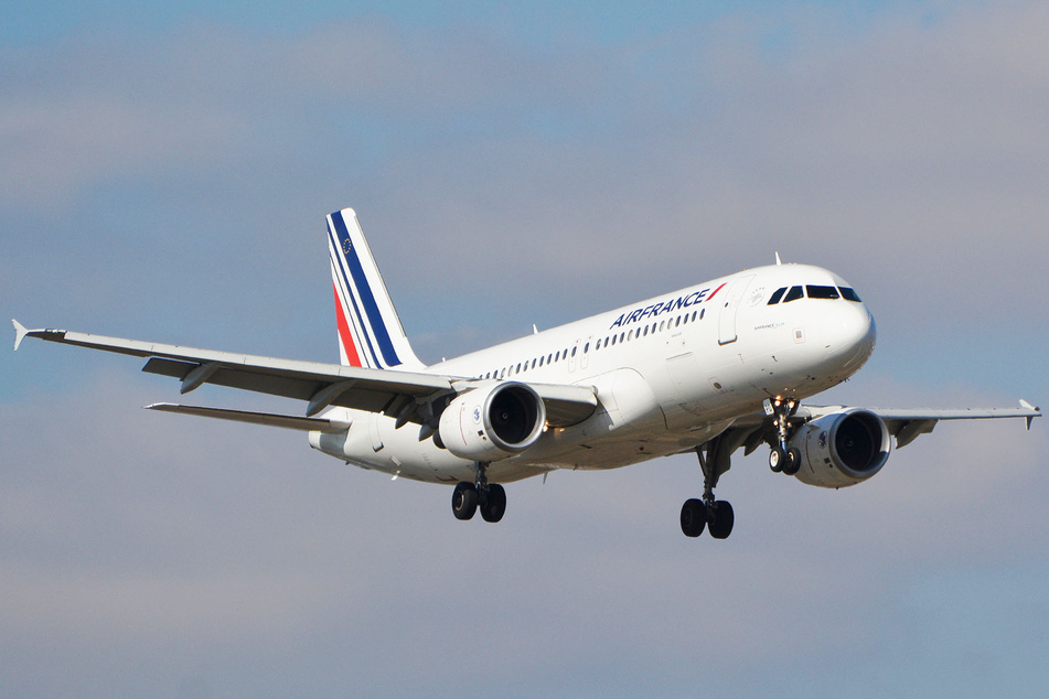 Ein Kurzstrecken-Flieger von Air France steuerte den falschen Flughafen an. Erst wenige Tage zuvor geschah das Gleiche der Besatzung der Airline Volotea. (Symbolbild)
