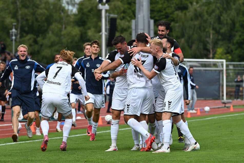 Was für eine Sensation! Der SSV Jeddeloh II warf den 1. FC Heidenheim mit einem 5:2-Sieg aus dem DFB-Pokal.