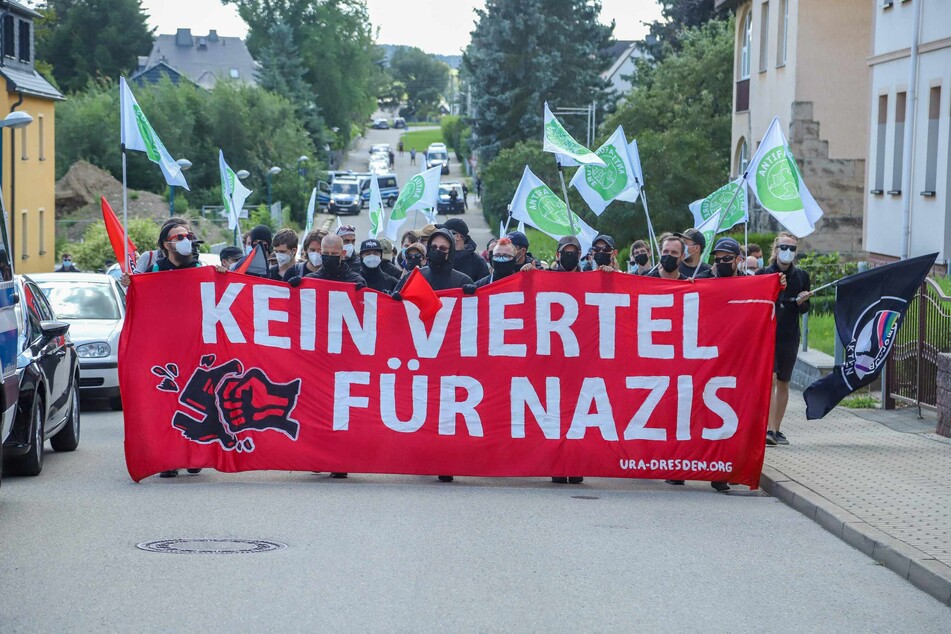 Antifa-Demo in Zwönitz: Wieder Angriffe auf Polizisten