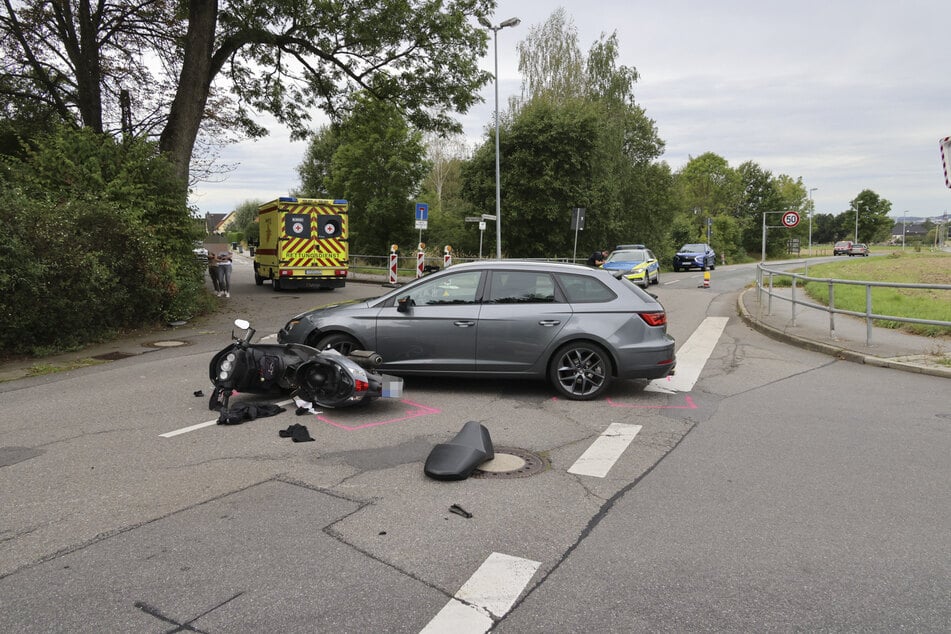Vorfahrtsunfall auf der Kreuzung Walter-Klippel-Straße und Augustusburger Straße.