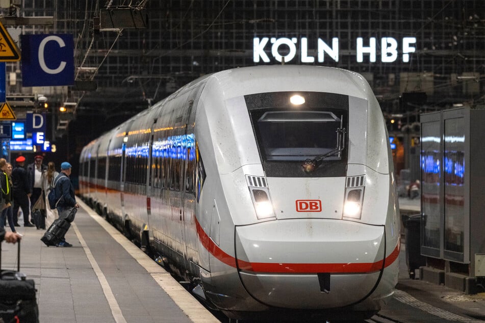 Von der Streckensperrung ist auch der Fernverkehr zwischen Köln und Hagen betroffen. (Symbolfoto)