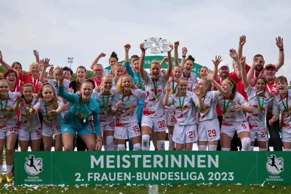 Das Frauenteam der Roten Bullen führte in der vergangenen Saison souverän die Tabellenspitze an und wurde verdient Meister.