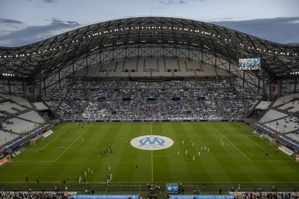Das Orange Vélodrome - die Heimspielstätte von Olympique Marseille - bietet 67.000 Zuschauern Platz.