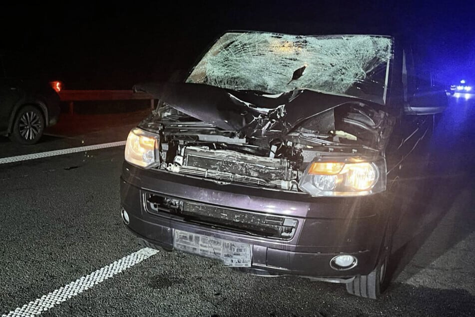 Auf der A20 ist ein 23 Jahre alter Mann, der zu Fuß unterwegs war, von einem Auto erfasst und tödlich verletzt worden.
