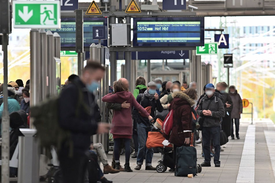 Andrang im Chemnitzer Hauptbahnhof: Ab Juni könnten deutlich mehr Menschen mit dem Zug reisen, wenn das 9-Euro-Ticket gilt.